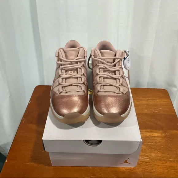 Jordan 11 rose gold size 6